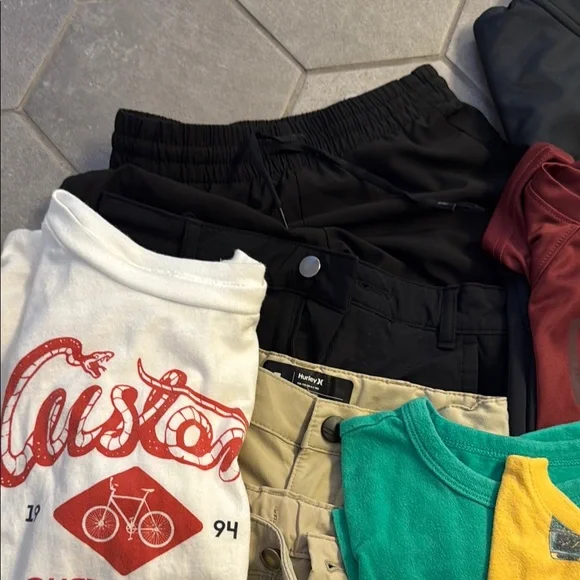 Assorted Boys Summer Bundle Graphic T-Shirts and Shorts Collection 5T - 6T XS - Picture 7 of 7